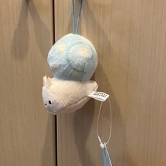 ①新品未使用 すみっコぐらし にせつむり ぬいぐるみ タグ付き❁¨̮の画像