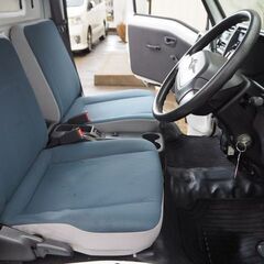 サンバー4WD、走行59323Km、オートマで運転楽々!車検6年5月迄有りすぐ乗れる。修復なしで足代わりにも気兼ねなく来れる軽トラです商品価格で石川県内登録の店頭渡だと一切の追加費用は御座いません。 安心の支払総額表示でコミコミのポッキリ価格です。長期ローンOK☆ローンご相談ください☆ の画像