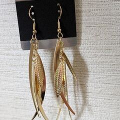 リーフ型フリンジピアス（新品）ゴールドの画像