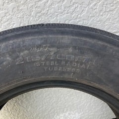 ダンロップ製トラックタイヤの画像