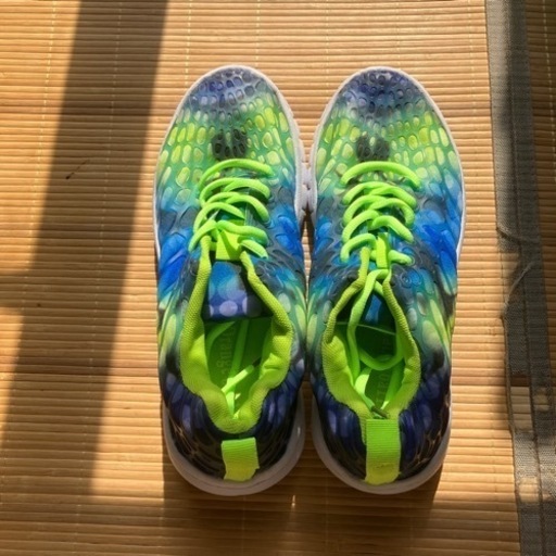 トレーニングシューズ