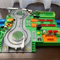 レア【箱・説明書付き】デラックス踏切ステーション　トミカとプラレール両方遊べる⭐︎の画像