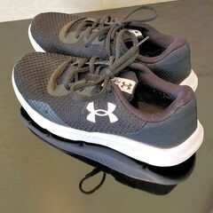 【アンダーアーマーのランニングシューズ】23cmの画像