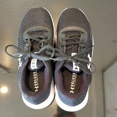 【アンダーアーマーのランニングシューズ】23cmの画像