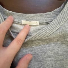 GU、グレー、トレーナー、Mサイズの画像