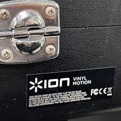 ION Vinyl Motion ポータブルスーツケース型レコードプレーヤーの画像