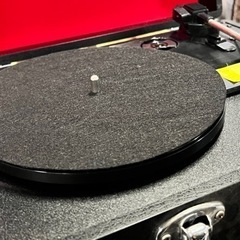 ION Vinyl Motion ポータブルスーツケース型レコードプレーヤーの画像