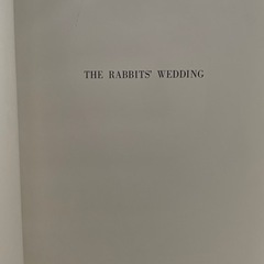 絵本 The Rabbits' Wedding  しろいうさぎとくろいうさぎの画像