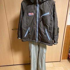 値下げ！スキーウェア上下セット　150センチ  カーキ