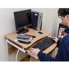 パソコンデスクの画像