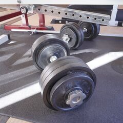 BODYMAKER社製・ベンチプレス用ベンチ及びバーベルシャフト他筋トレ用品各種【3万円】の画像