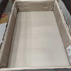 【Aplica】アプリカ＊ベビーベッド＊美品＊持ち運び可＊収納袋有の画像