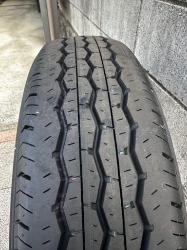 ハイエース200系タイヤ(195/80R15)新車外し　4本セット