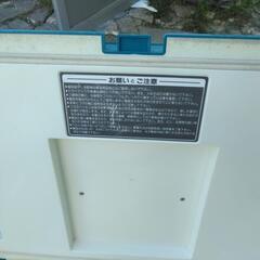古いクーラーボックスの画像