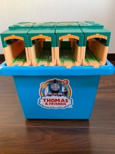 おもちゃ プラレール トーマスたためる機関庫