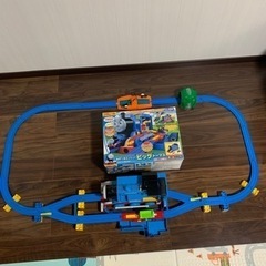 おもちゃ プラレール トーマスあそべるエンジン！ビッグトーマス＋...