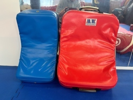 中古　プロ仕様ビッグミットスリム [BM57]青　ネオ [BM56]赤