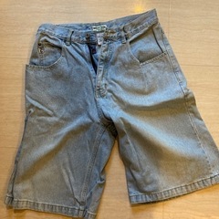 GUESS 短パンジーンズの画像