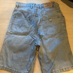 GUESS 短パンジーンズの画像