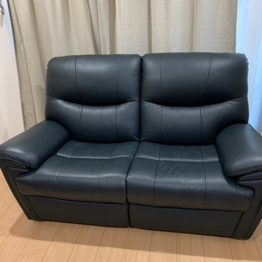 包まれ感最高の新品同様リクライニングソファー