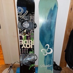 Burton スノーボード　板のみ　（右側オレンジの板のみ）の画像