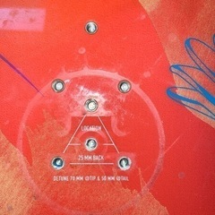 Burton スノーボード　板のみ　（右側オレンジの板のみ）の画像