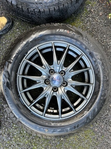 美品　スタッドレスタイヤ　ホイール　４本セット　195/65 R15 プリウスで使用