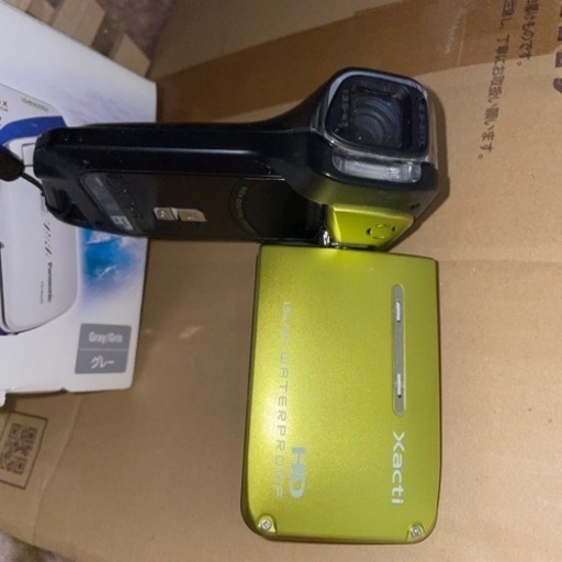 ビデオカメラ　HD xacti 9mega シルバー　イエロー　