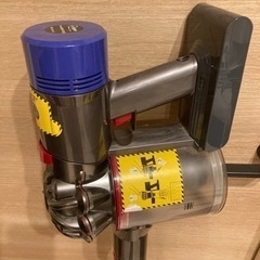 ダイソン　dyson v8 fluffy コードレス 掃除機　不具合ありの画像