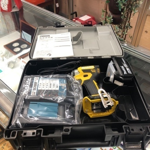 【未使用品】マキタ　充電式インパクトドライバー　TD173D 電池1個