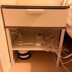 IKEA サイドテーブルの画像