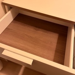 IKEA サイドテーブルの画像