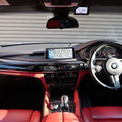 検査7年3月 X6M 575PS/ムジェロレッドフルレザーメリノ/レザーダッシュボード/カーボントリム/純正鍛造21インチ/インテリジェントセーフティの画像