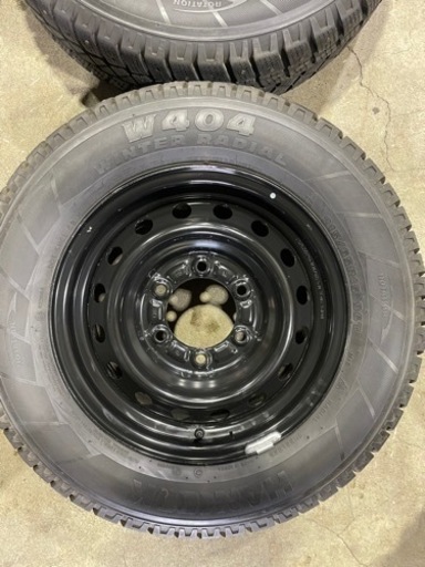 希少!ハイエース用スパイクタイヤセット
