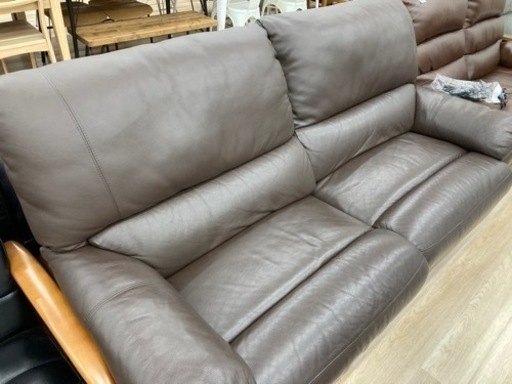 2人掛けソファーの電動リクライニングのご紹介です。