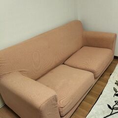 赤のチェックのソファーと思いきや生成り