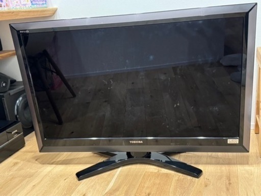 東芝　テレビ　37インチ　REGZA  2010年製