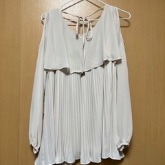  CECIL Mc BEE ブラウスの画像