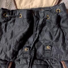 シンプルな黒リュックの画像