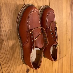 新品のレッドウイングです