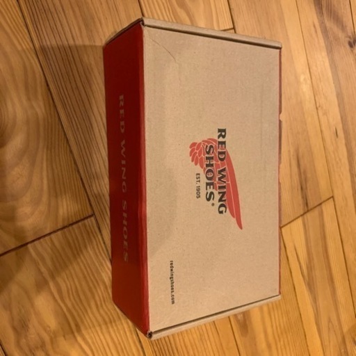 新品のレッドウイングです