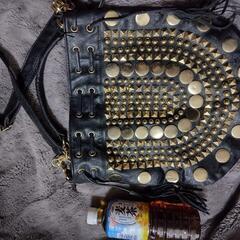 スタッズ付きバックの画像