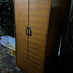 トゥルースリーパー 未開封枕 アイロン台 小物達 謎の机 タンスの画像