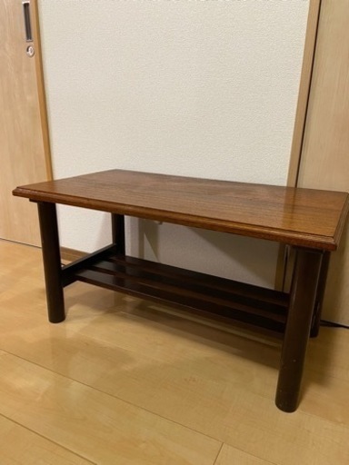 テレビ台や飾り棚にもなるテーブル