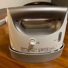 2019年製　パナソニック　スチームアイロンの画像