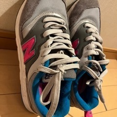 New balanceレディーススニーカー22.5cmの画像