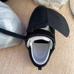 踵を骨折した時の装具の画像