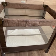 アップリカ ココネル ココア ポータブル ベビーベッド 寝具 プレイヤード 新生児から2歳 子供服 ベビー用品の画像