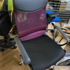 きれいなオフィスチェア　パープルの画像