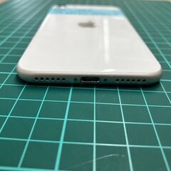 iPhoneSE2ホワイト64G本体のみ(管理No.11)の画像